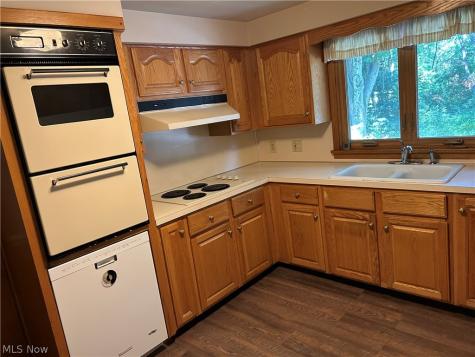 4384 Parkdale Avenue NW Canton OH 44718