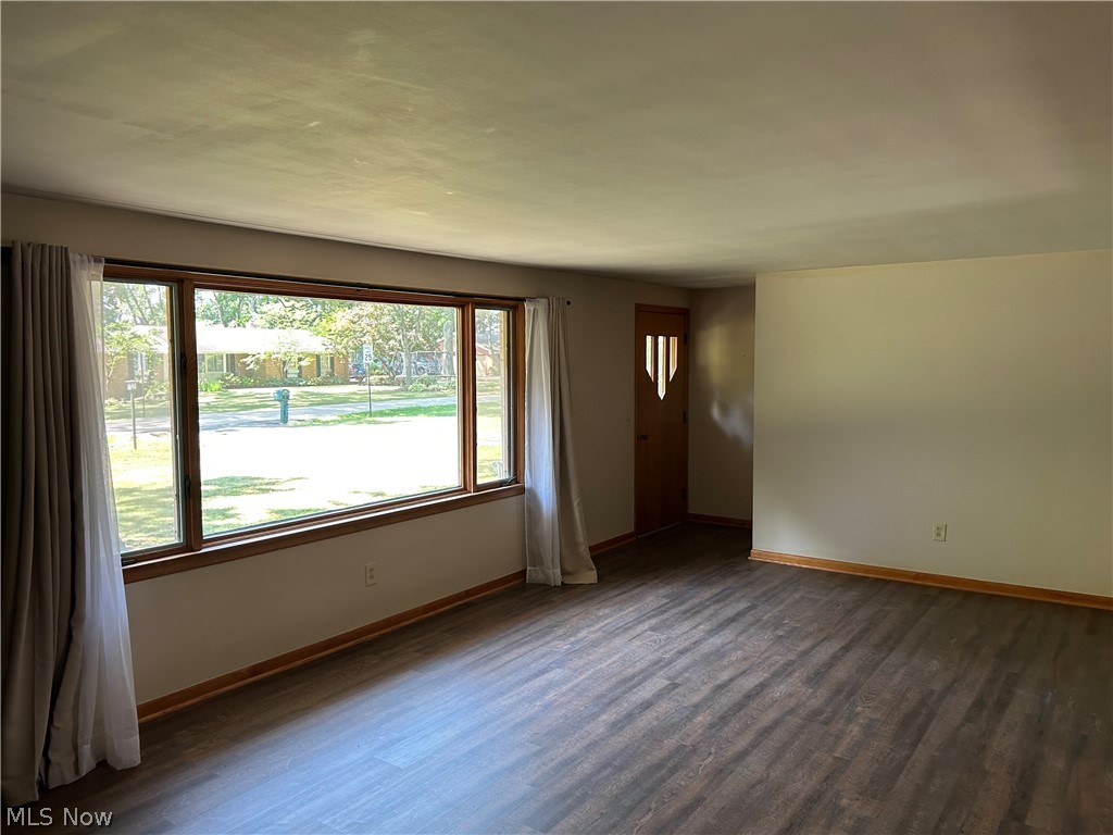 4384 Parkdale Avenue NW Canton OH 44718