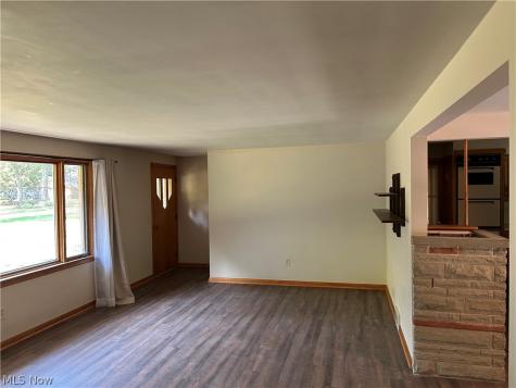 4384 Parkdale Avenue NW Canton OH 44718