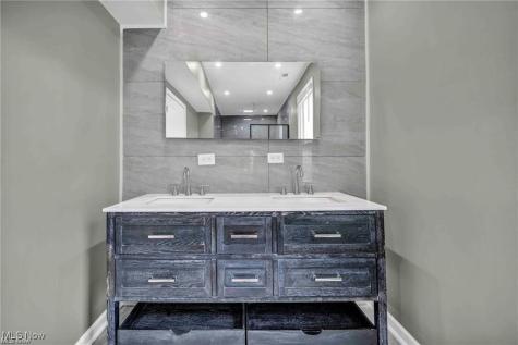 1812 Brevier Avenue Cleveland OH 44113