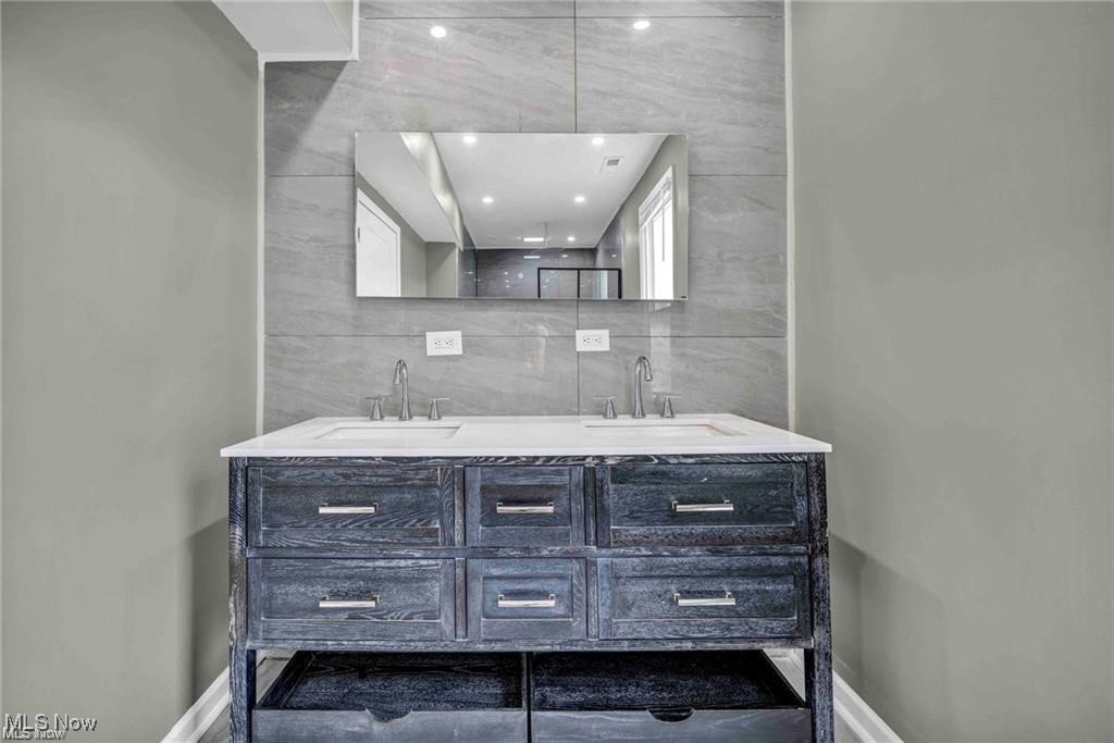 1812 Brevier Avenue Cleveland OH 44113