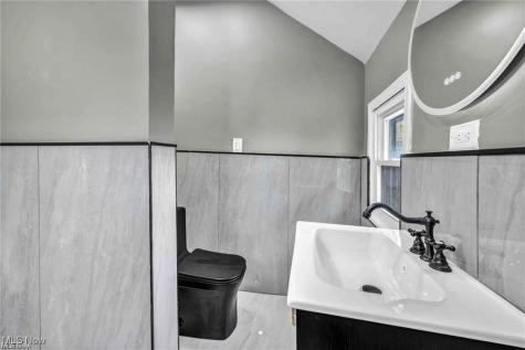 1812 Brevier Avenue Cleveland OH 44113