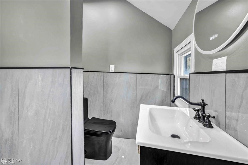 1812 Brevier Avenue Cleveland OH 44113