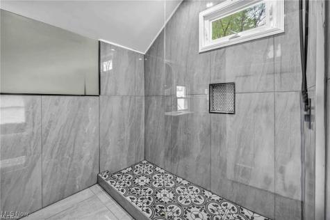 1812 Brevier Avenue Cleveland OH 44113