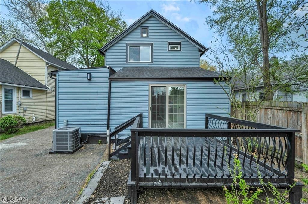 1812 Brevier Avenue Cleveland OH 44113