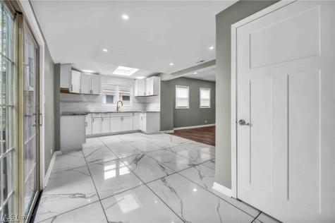1812 Brevier Avenue Cleveland OH 44113