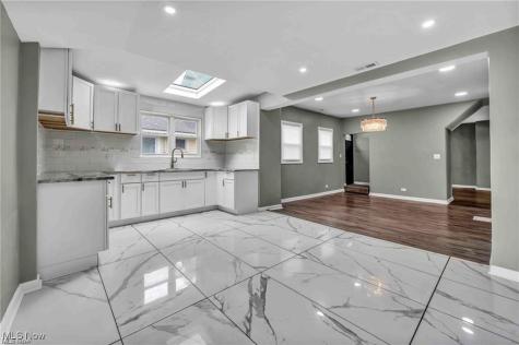 1812 Brevier Avenue Cleveland OH 44113