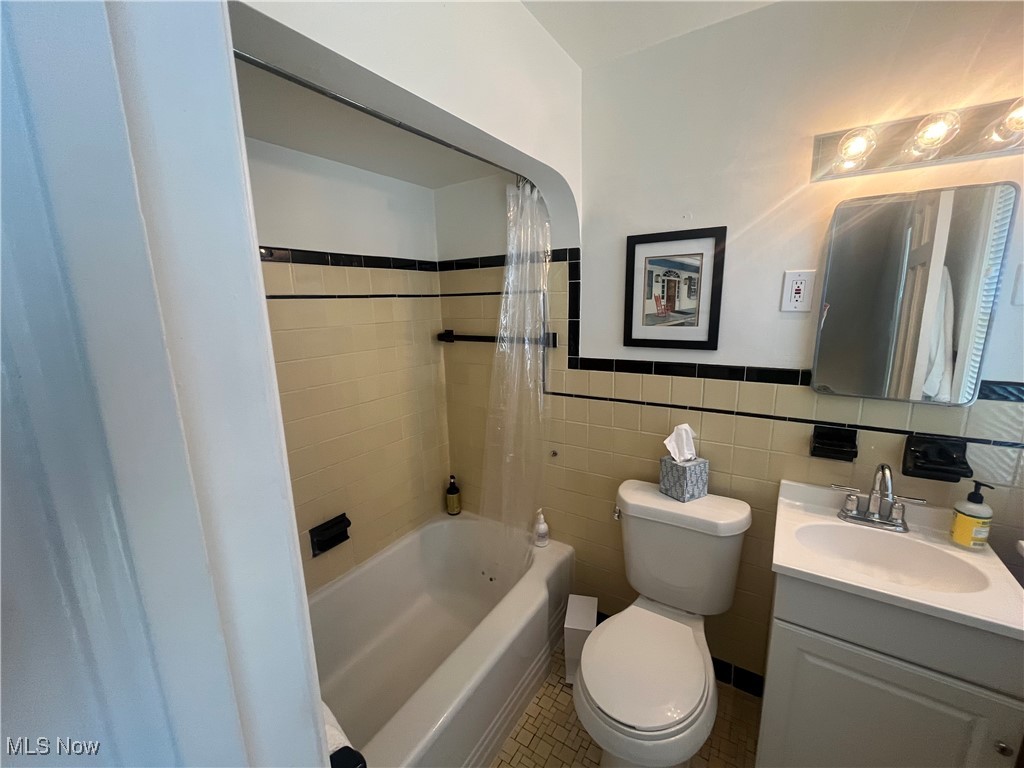 15220 Rosemary Avenue Cleveland OH 44111