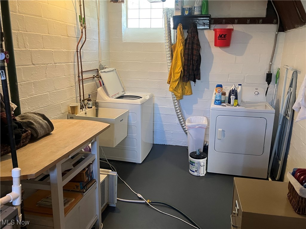 15220 Rosemary Avenue Cleveland OH 44111