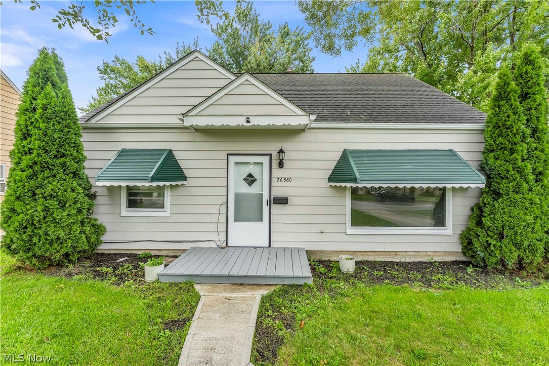 26980 Drakefield Avenue Euclid OH 44132