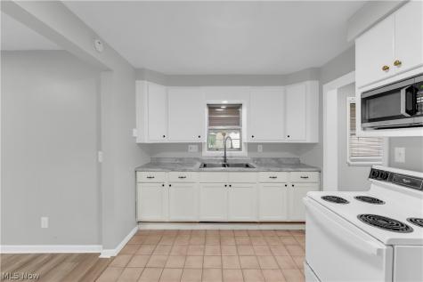 26980 Drakefield Avenue Euclid OH 44132