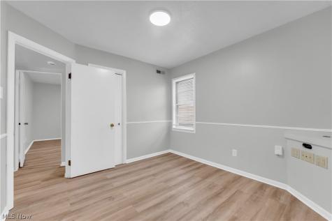 26980 Drakefield Avenue Euclid OH 44132