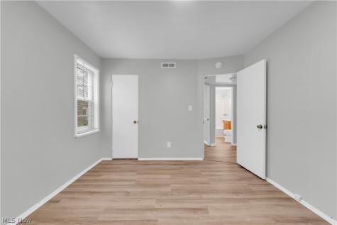 26980 Drakefield Avenue Euclid OH 44132