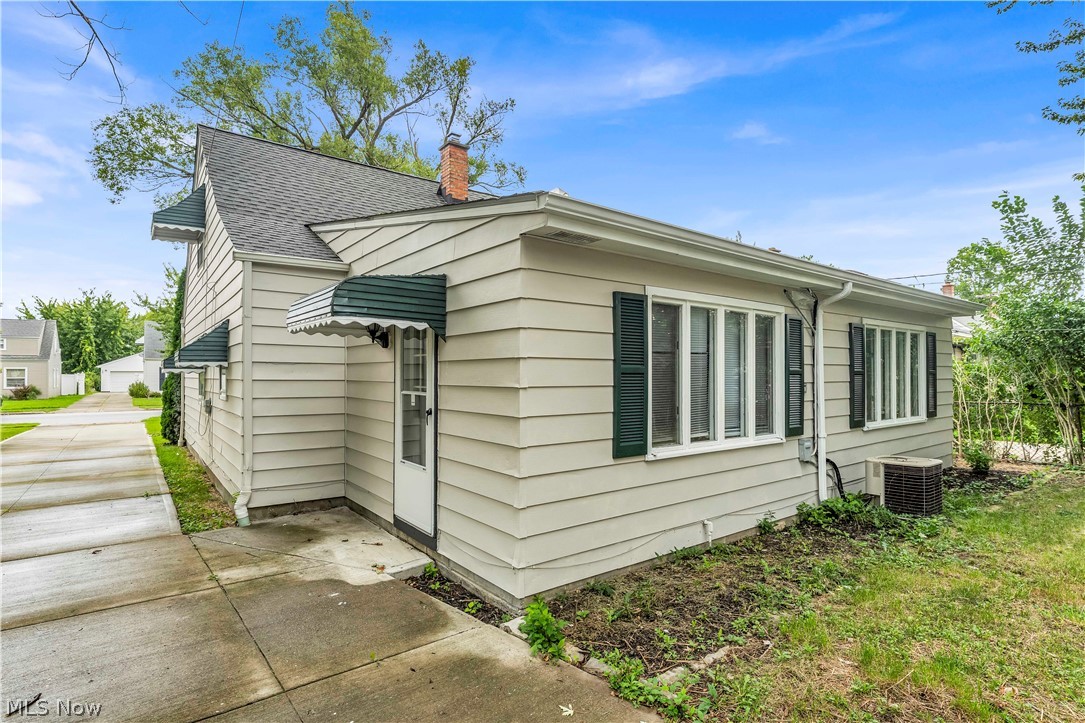 26980 Drakefield Avenue Euclid OH 44132