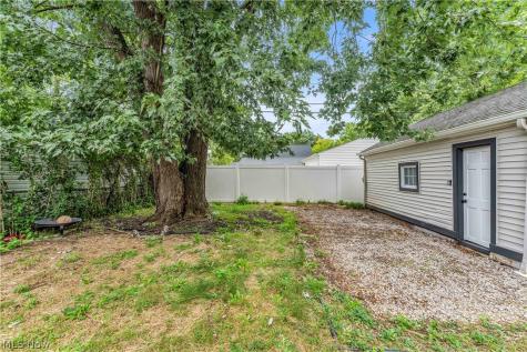 26980 Drakefield Avenue Euclid OH 44132