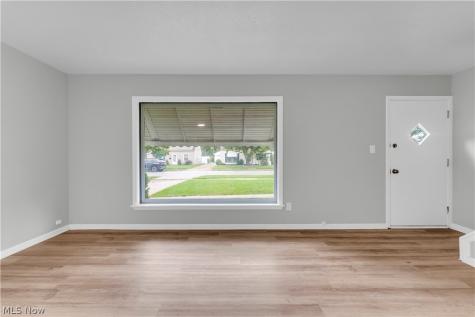 26980 Drakefield Avenue Euclid OH 44132