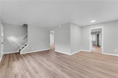 26980 Drakefield Avenue Euclid OH 44132