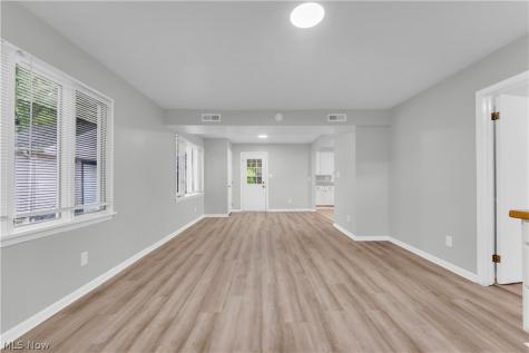 26980 Drakefield Avenue Euclid OH 44132