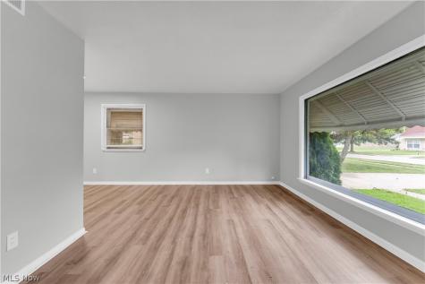 26980 Drakefield Avenue Euclid OH 44132