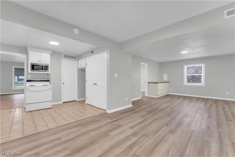 26980 Drakefield Avenue Euclid OH 44132