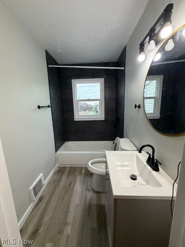 4106 Lee Road Cleveland OH 44128