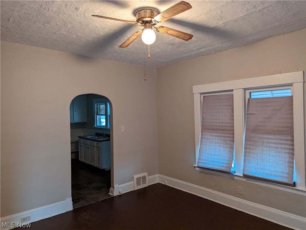 19314 Cherokee Avenue Cleveland OH 44119