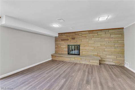 1183 Romayne Drive Akron OH 44313