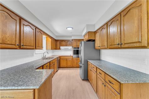 1183 Romayne Drive Akron OH 44313