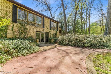 1183 Romayne Drive Akron OH 44313