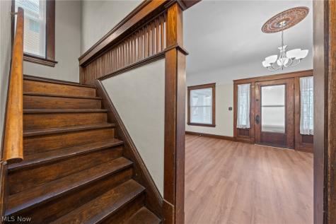 2052 W 89th Street Cleveland OH 44102
