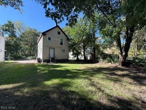 1017 La Croix Avenue Akron OH 44307