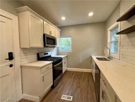 1307 Hathaway Avenue Lakewood OH 44107