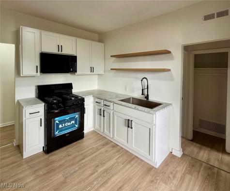 3308 Archwood Avenue Cleveland OH 44109