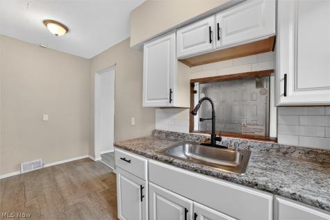 17208 Lipton Avenue Cleveland OH 44128