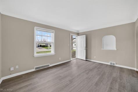 17208 Lipton Avenue Cleveland OH 44128