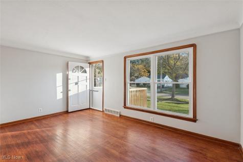 5732 E 141st Street Maple Heights OH 44137