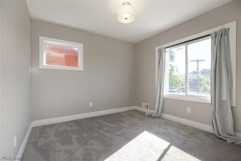 3478 Raymont Boulevard University Heights OH 44118