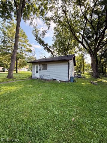 111 S Butler Avenue Niles OH 44446