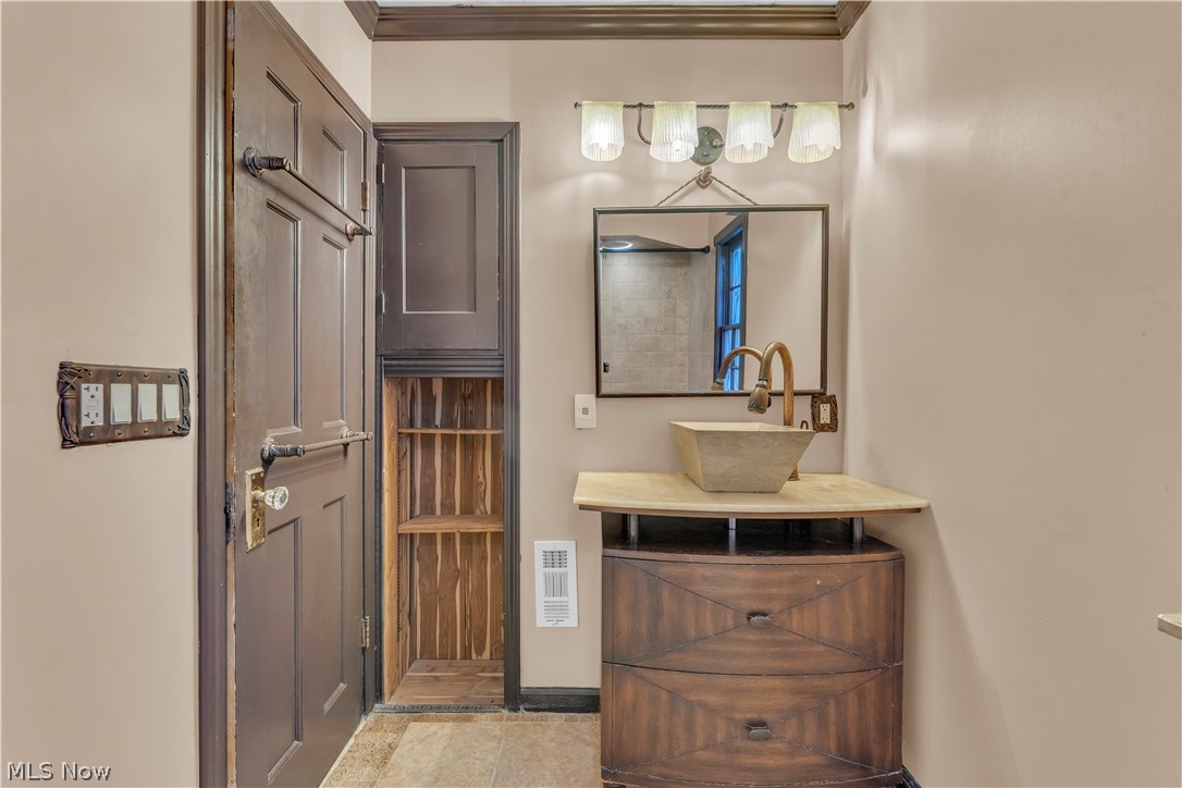 3675 Avalon Road Shaker Heights OH 44120