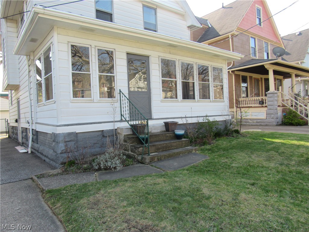 1477 W 116th Street Cleveland OH 44102