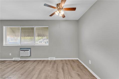 2537 Noble Road Cleveland Heights OH 44121