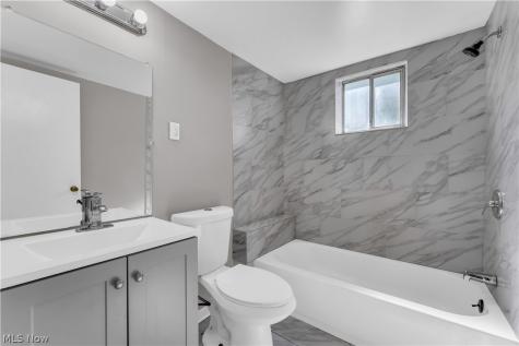 2537 Noble Road Cleveland Heights OH 44121