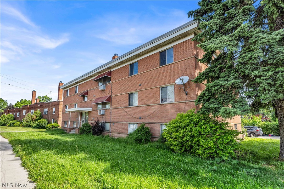 2537 Noble Road Cleveland Heights OH 44121