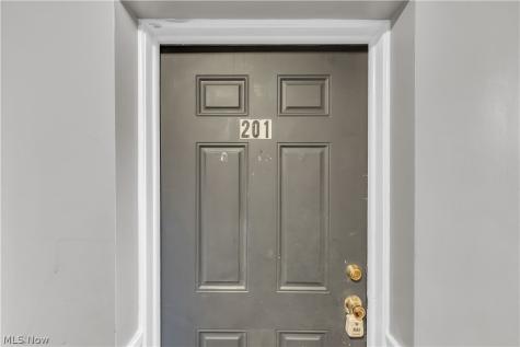 2537 Noble Road Cleveland Heights OH 44121