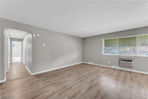 2537 Noble Road Cleveland Heights OH 44121