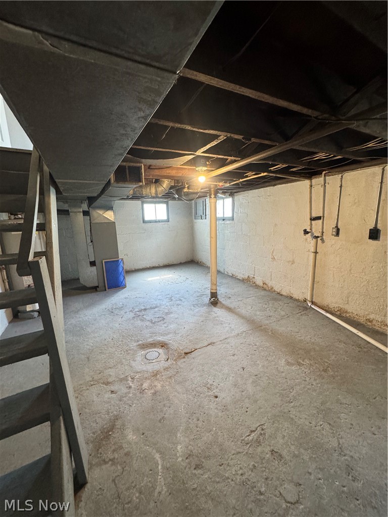 1937 Willard Avenue SE Warren OH 44484
