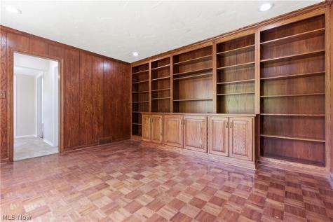 2056 Laurel Hill Drive South Euclid OH 44121