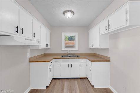 755 E 249th Street Euclid OH 44123