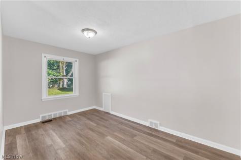 755 E 249th Street Euclid OH 44123