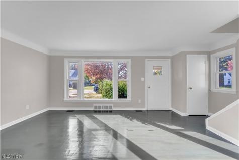 755 E 249th Street Euclid OH 44123